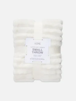 Miękka w dotyku prążkowana narzuta