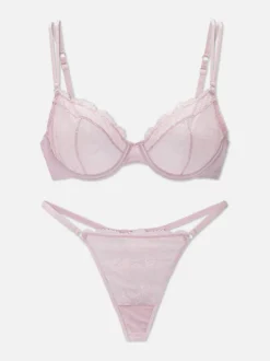 Miękki stanik i stringi z kwiatowym haftem, zestaw