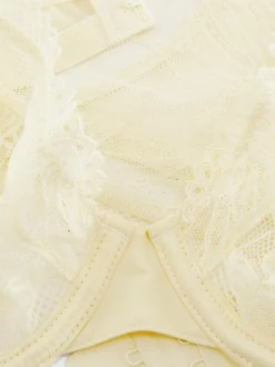 Miękki stanik i stringi z kwiatowym haftem, zestaw