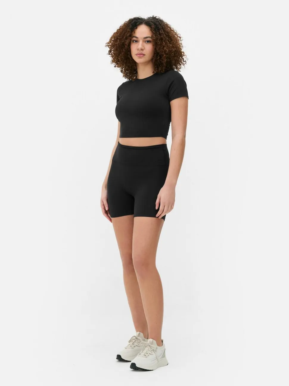 Miękki T-shirt o skróconym kroju