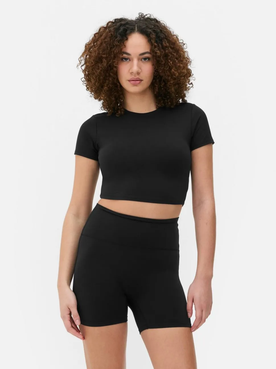 Miękki T-shirt o skróconym kroju