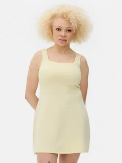 Minisukienka na ramiączkach z kwadratowym dekoltem