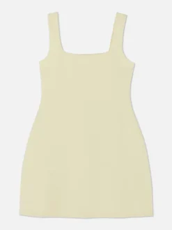 Minisukienka na ramiączkach z kwadratowym dekoltem