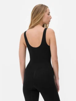 Modelujące body bez rękawów