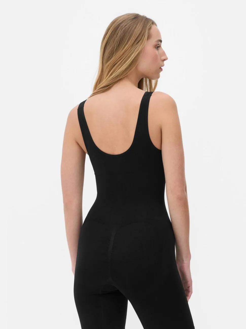 Modelujące body bez rękawów