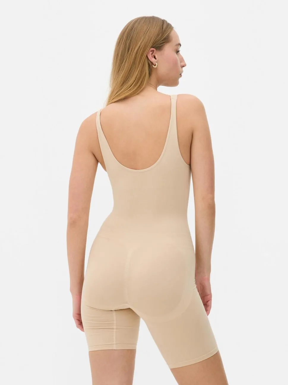 Modelujące body bez rękawów