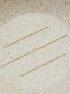 Mydelniczka ze wzorem w jodełkę