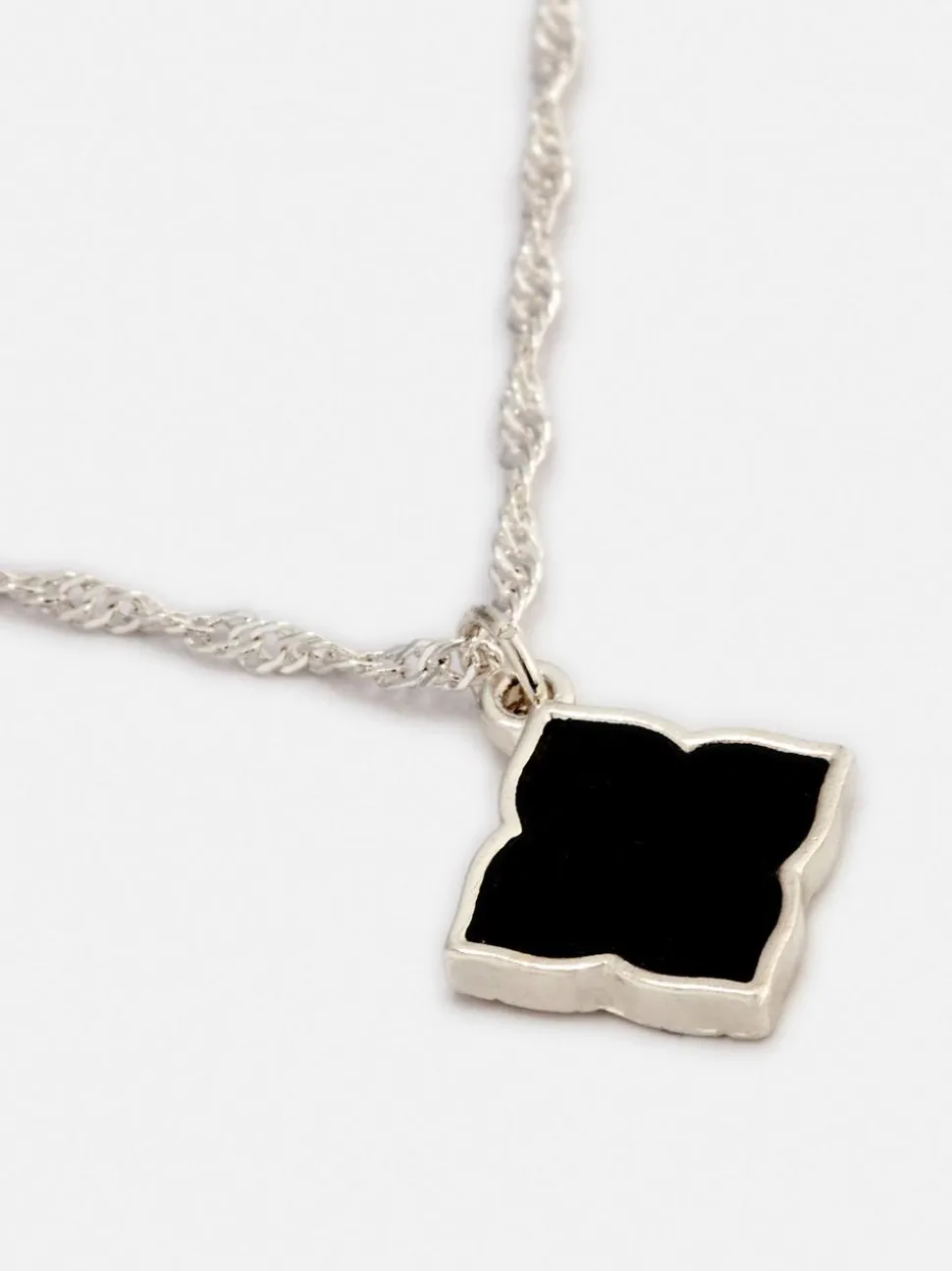 Naszyjnik z abstrakcyjną kwiatową przywieszką