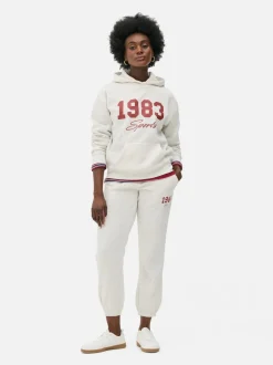 Nierozpinana bluza z kapturem i nadrukiem