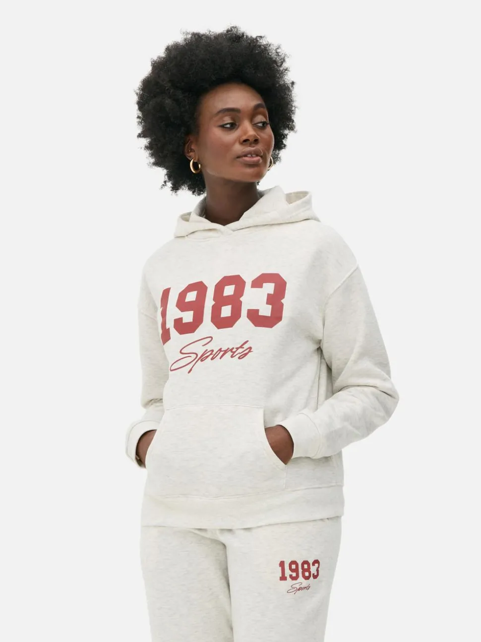 Nierozpinana bluza z kapturem i nadrukiem