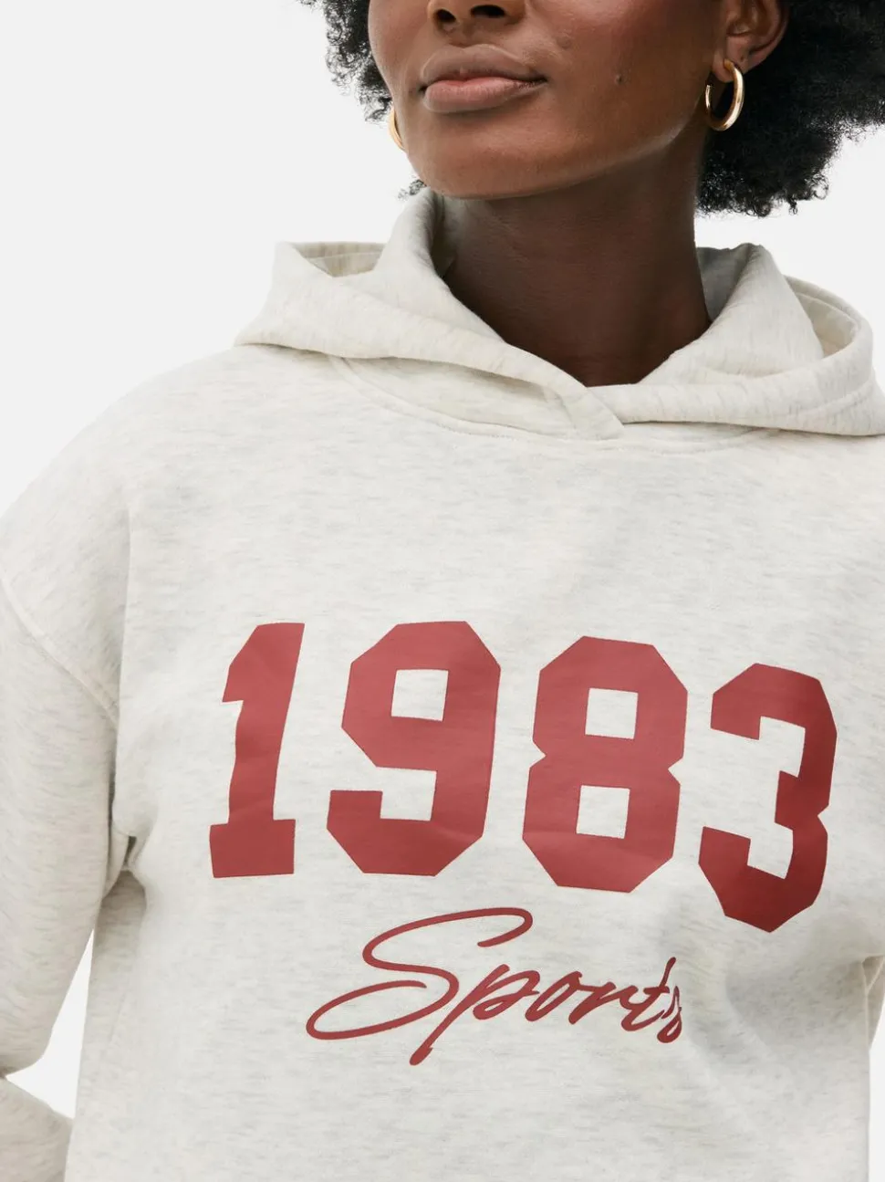 Nierozpinana bluza z kapturem i nadrukiem