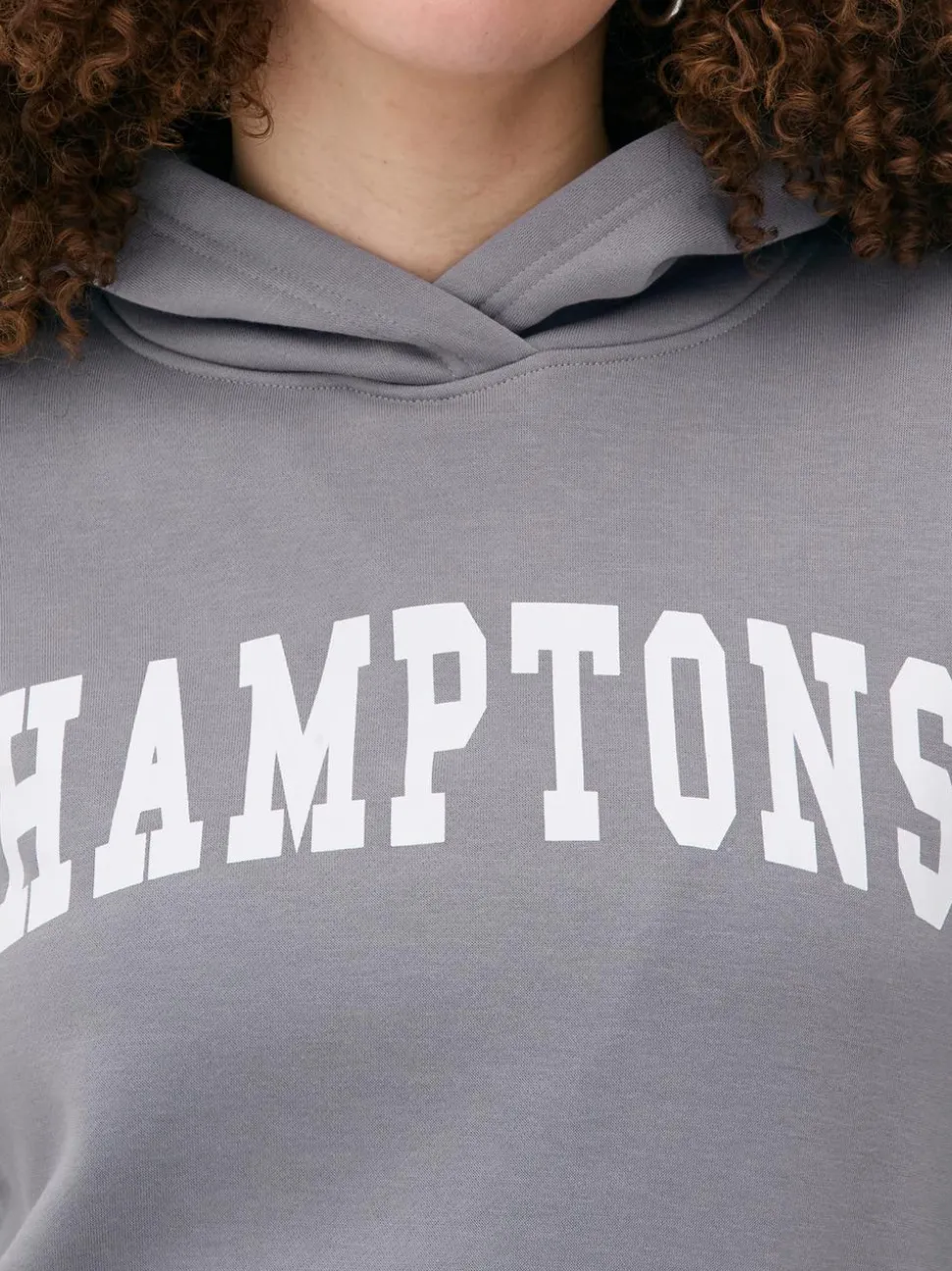 Nierozpinana bluza z kapturem i nadrukiem