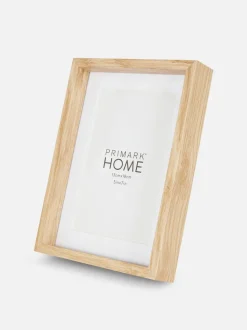 Niezbędna drewniana ramka na zdjęcia na stojaku