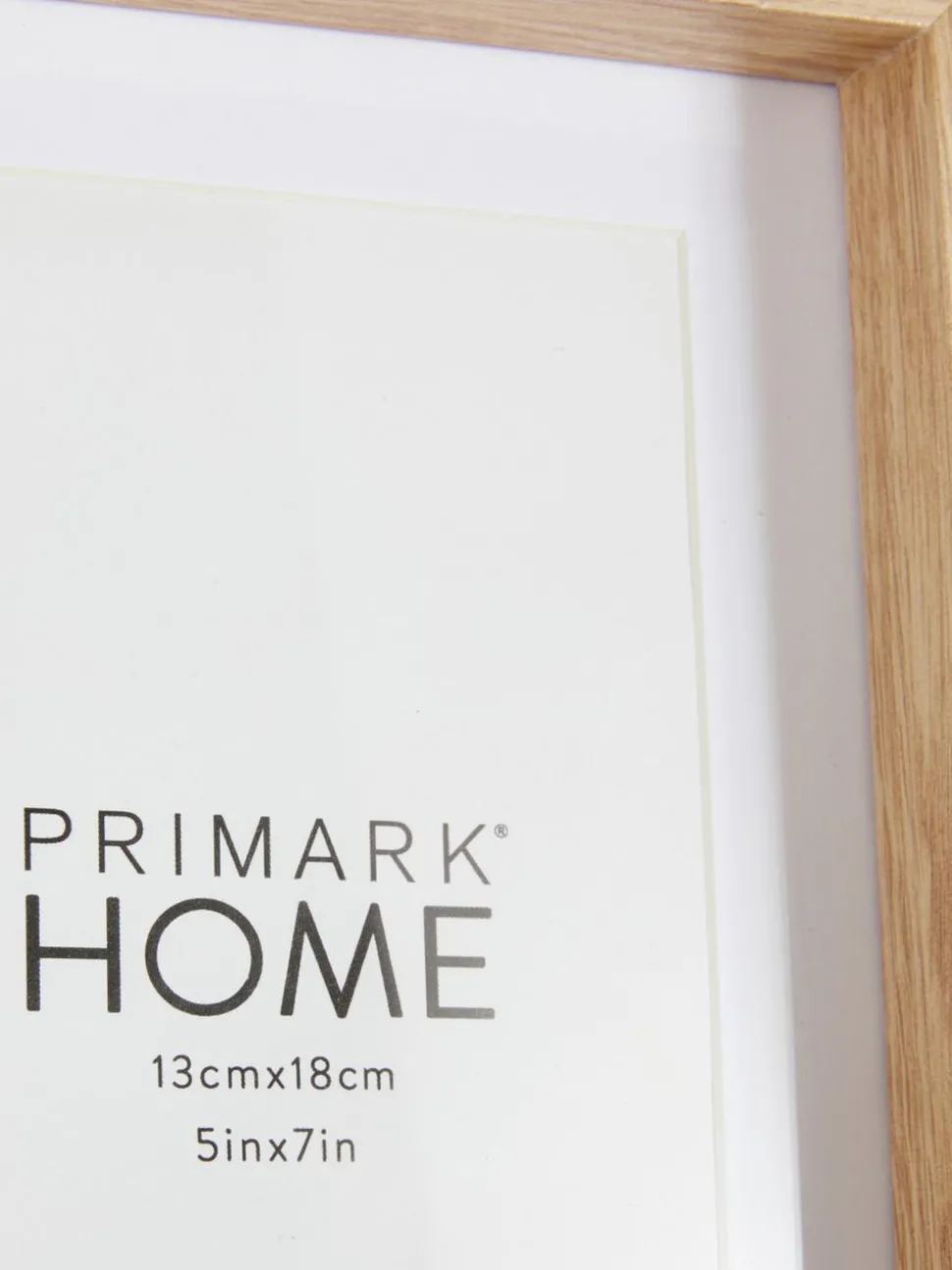 Niezbędna drewniana ramka na zdjęcia na stojaku