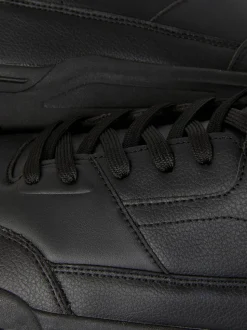 Niezbędne buty sportowe z wysoką cholewką