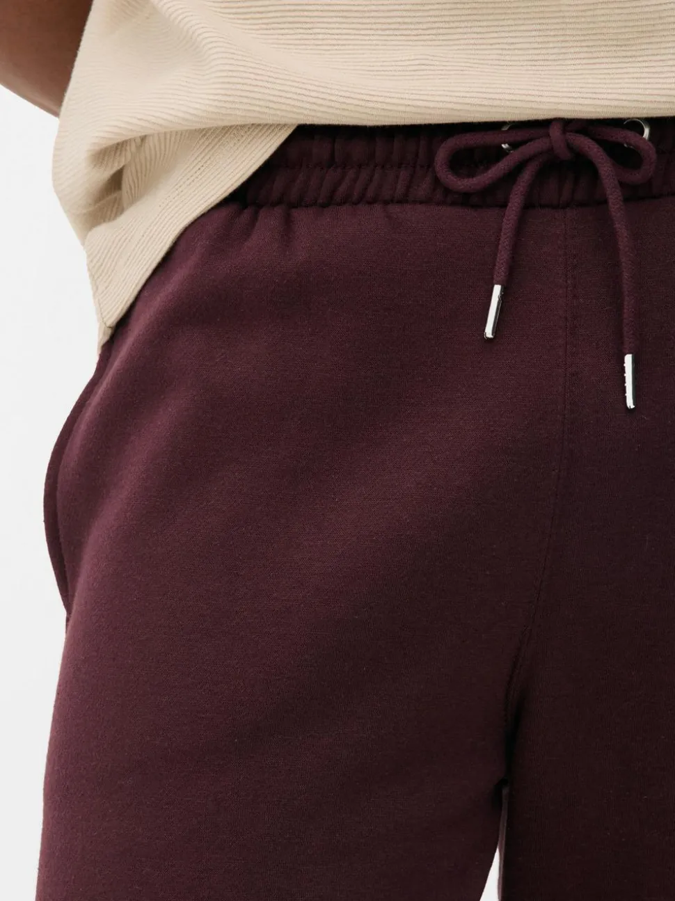 Niezbędne spodnie dresowe ściągane sznurkiem