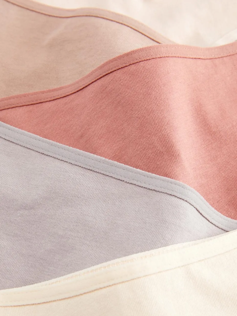 Niezbędne stringi, 5 par