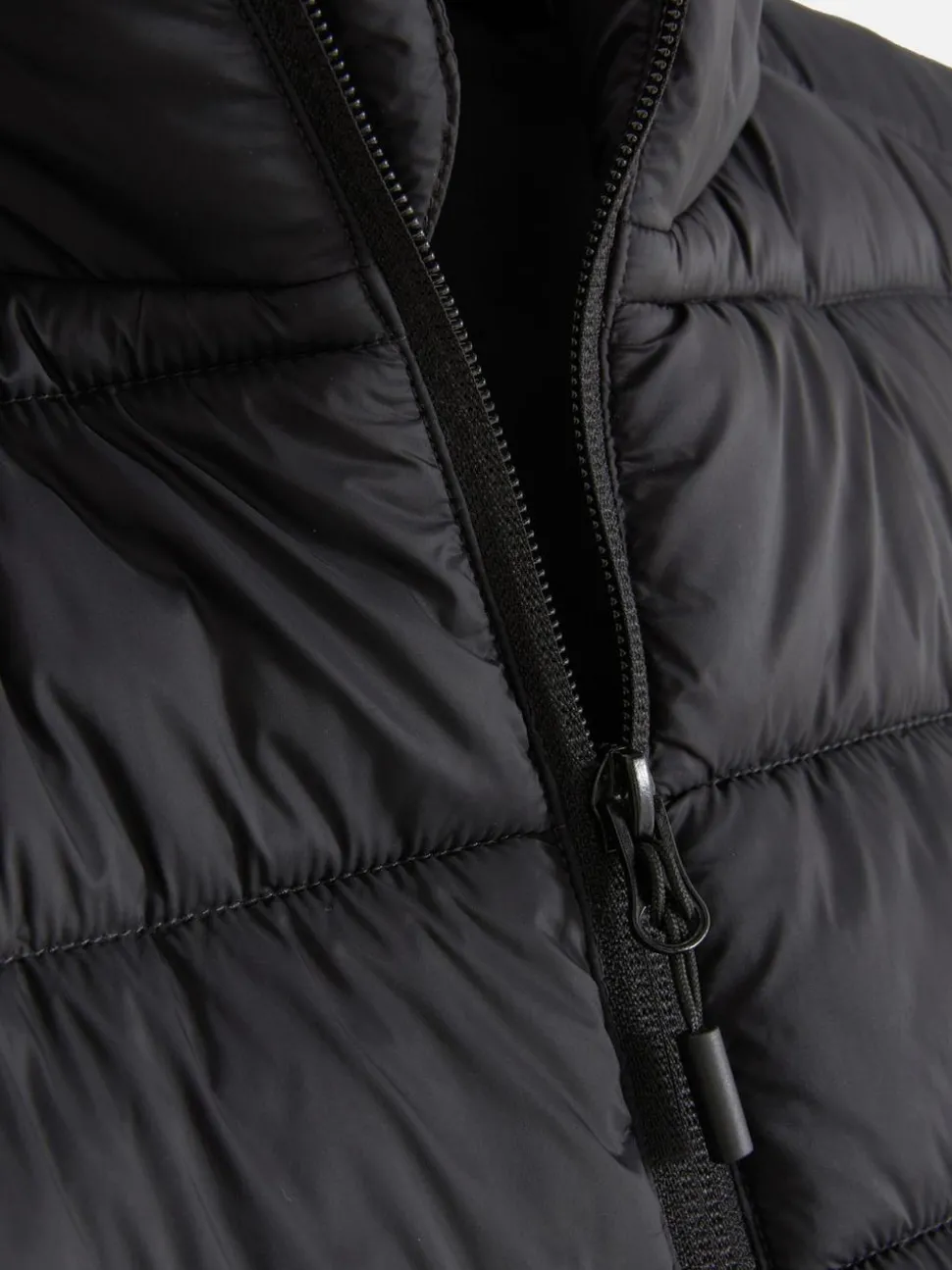 Niezbędny bezrękawnik puchowy