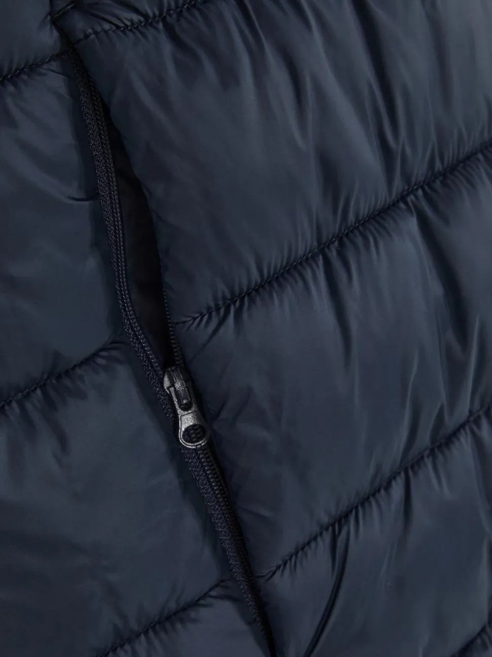 Niezbędny bezrękawnik puchowy