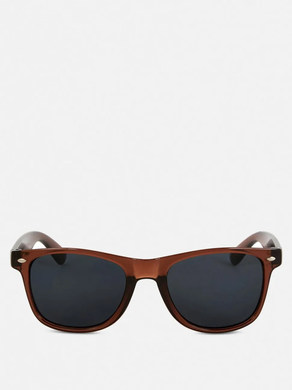 Okulary przeciwsłoneczne w kwadratowej oprawie