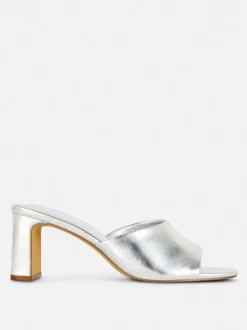 Pantofle bez pięty na słupku