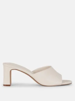 Pantofle bez pięty na słupku