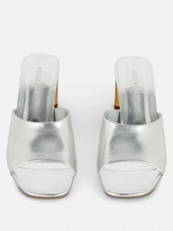 Pantofle bez pięty na słupku