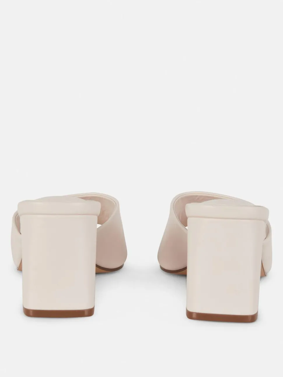 Pantofle bez pięty na słupku