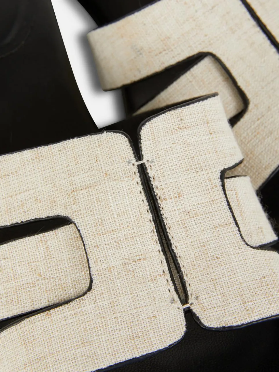 Pantofle bez pięty na słupku z plecionym paskiem