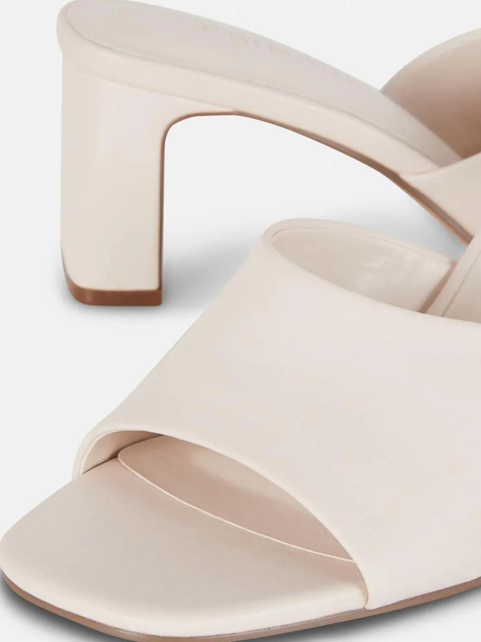 Pantofle bez pięty na słupku