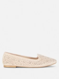 Płaskie baleriny ze strasem i laserowymi wycięciami