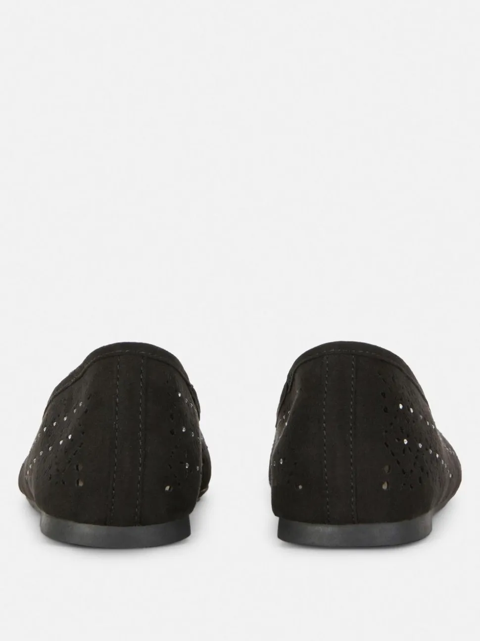 Płaskie baleriny ze strasem i laserowymi wycięciami