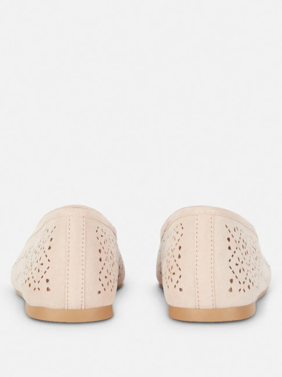 Płaskie baleriny ze strasem i laserowymi wycięciami