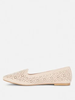 Płaskie baleriny ze strasem i laserowymi wycięciami