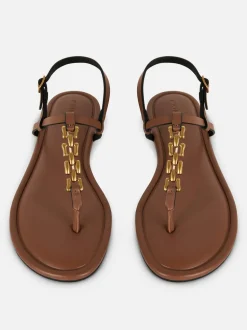 Płaskie sandały z łańcuszkiem przy palcach