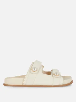 Płaskie sandały z perełkami