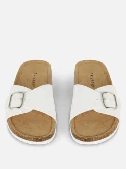 Płaskie sandały z pojedynczym paskiem