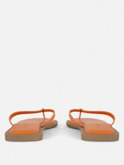 Płaskie sandały-japonki ze zdobieniem przy palcach