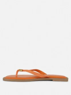 Płaskie sandały-japonki ze zdobieniem przy palcach