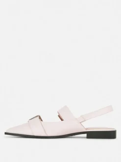 Płaskie spiczaste baleriny z paskiem z oczkami