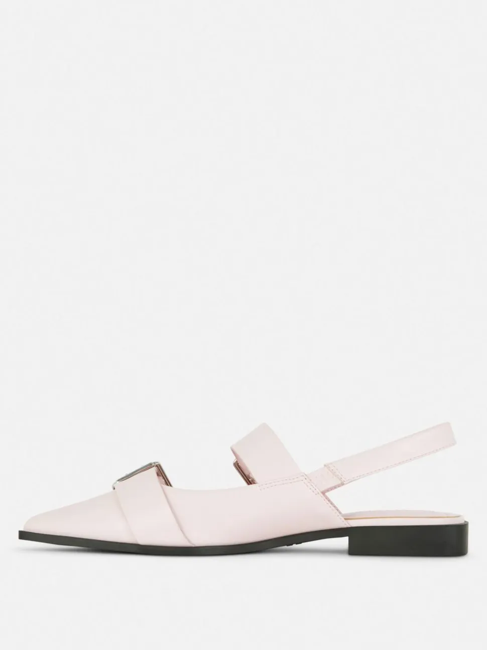 Płaskie spiczaste baleriny z paskiem z oczkami