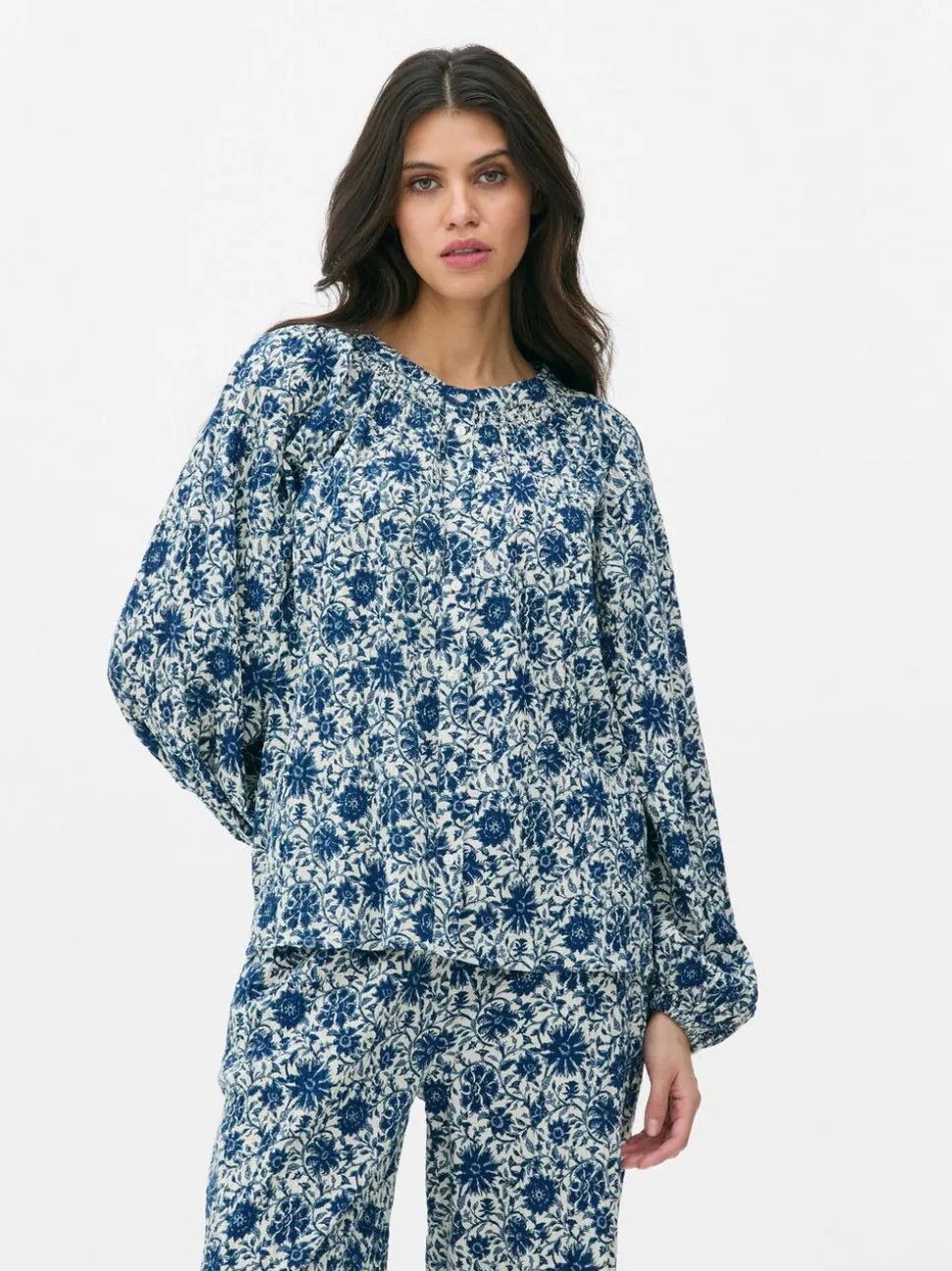 Patchworkowa bluzka w kwiaty Paula Echevarría