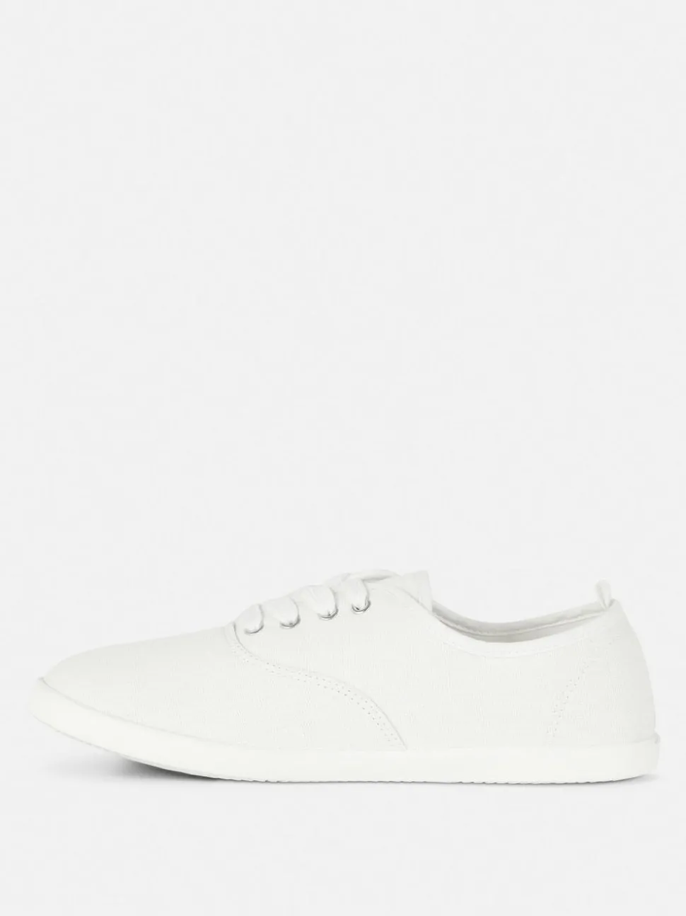 Płócienne niezbędne buty sportowe ze sznurowadłami