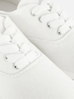 Płócienne niezbędne buty sportowe ze sznurowadłami