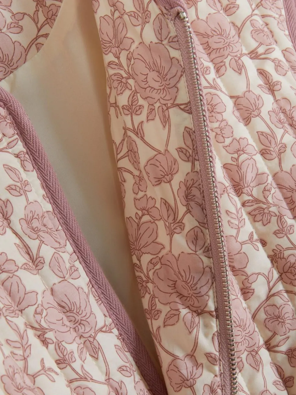 Pikowana kurtka w kwiaty