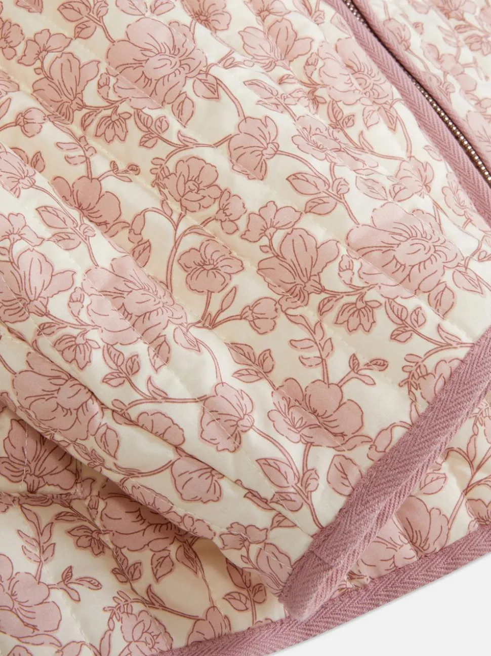 Pikowana kurtka w kwiaty