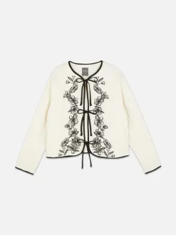 Pikowana kurtka z haftem