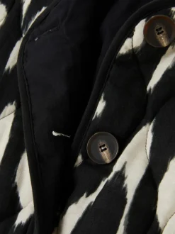 Pikowana kurtka z zapięciem na guziki