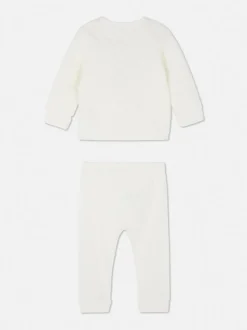 Pikowany komplet z topem i spodniami z aplikacją