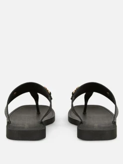 Plastikowe sandały-japonki z ozdobną sprzączką